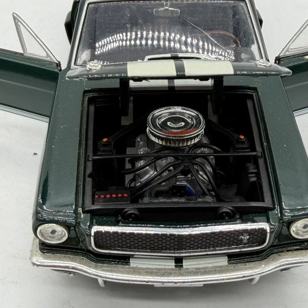 M2 Machines 1966 Shelby GT350 1:24 Scale Ivy Green w/ Stripe Diecast Metal Car